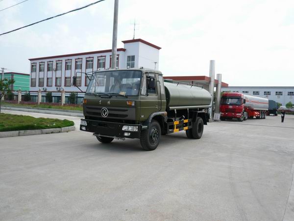 东风四驱越野洒水车，4*4全驱沙漠运水车