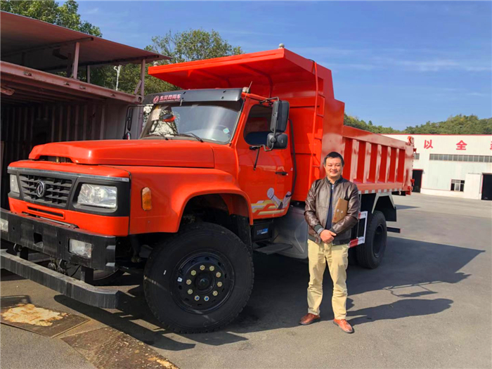 福建客户矿坑使用东风尖头自卸车成功交车