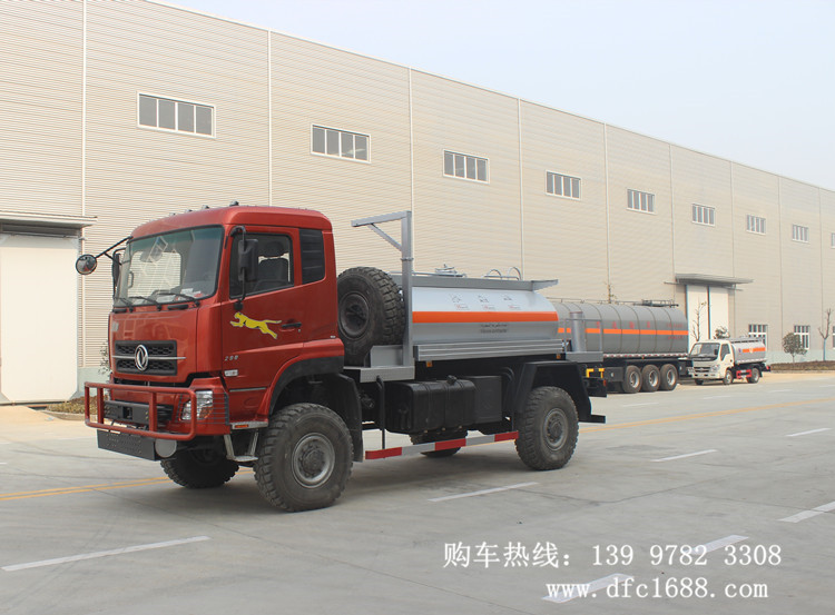 东风四驱越野沙漠运水车_东风四驱洒水车报价_四驱越野运油车图片