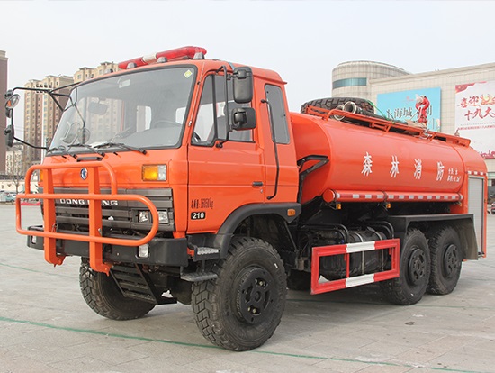 东风6×6六驱越野8方消防洒水车